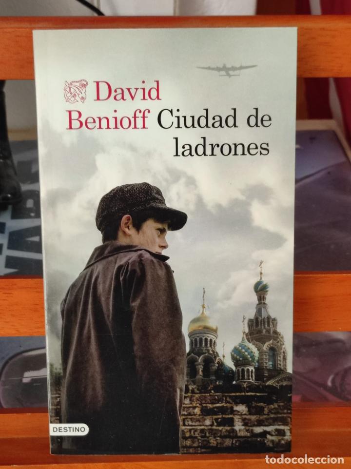 Libros de segunda mano: CIUDAD DE LADRONES - DAVID BENIOFF - DESTINO (A35) - Foto 1