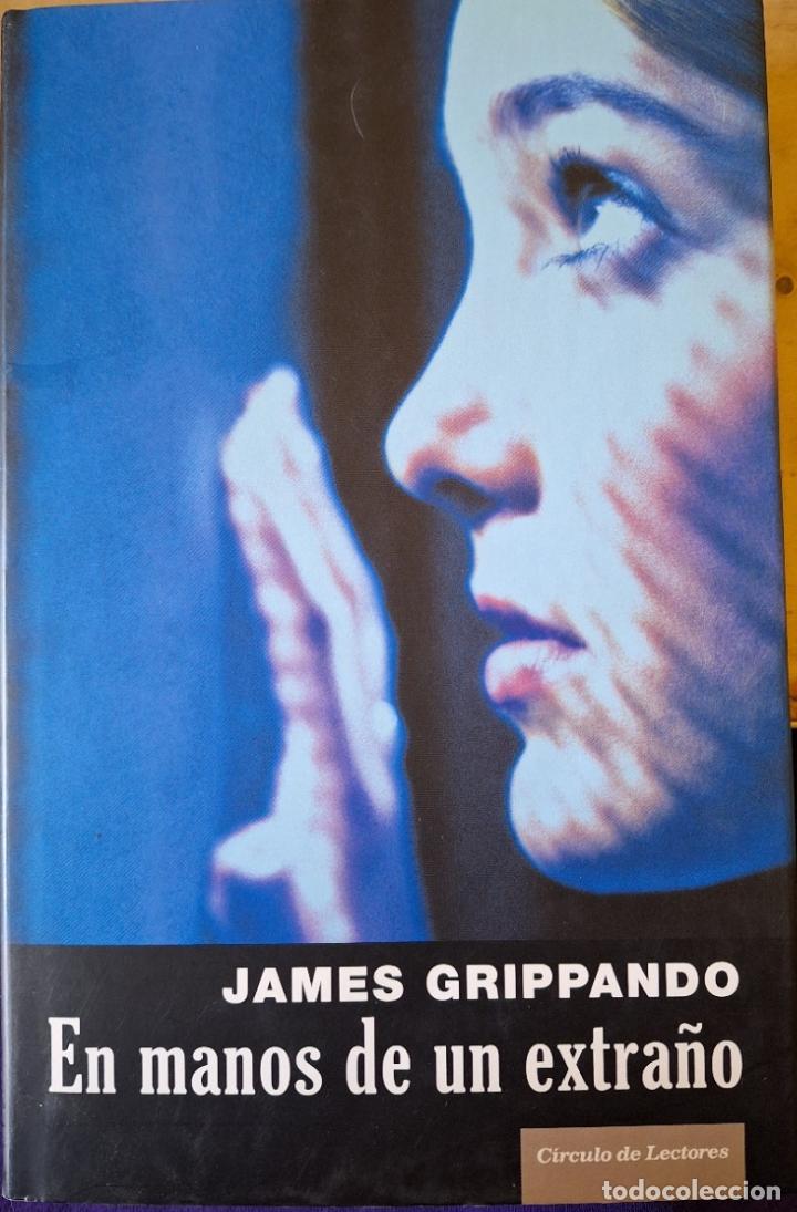 Libros de segunda mano: EN MANOS DE UN EXTRA&Ntilde;O. - GRIPPANDO, James. - Foto 1