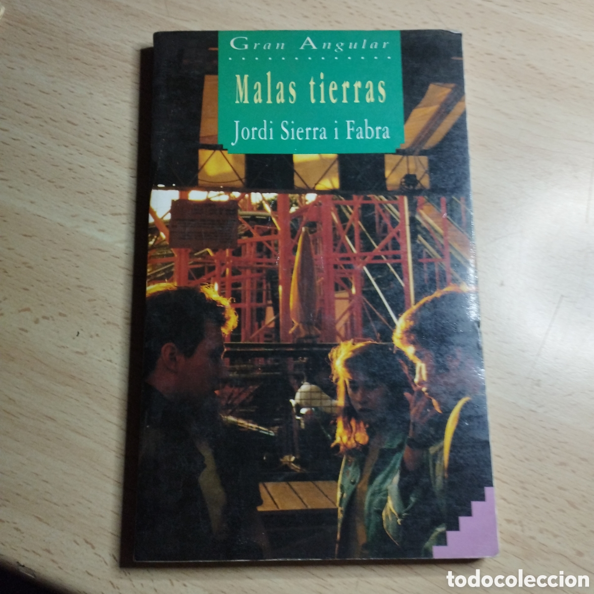 Libros de segunda mano: Malas tierras . Jordi Sierra I Fabra. Gran Angular..1994. - Foto 1