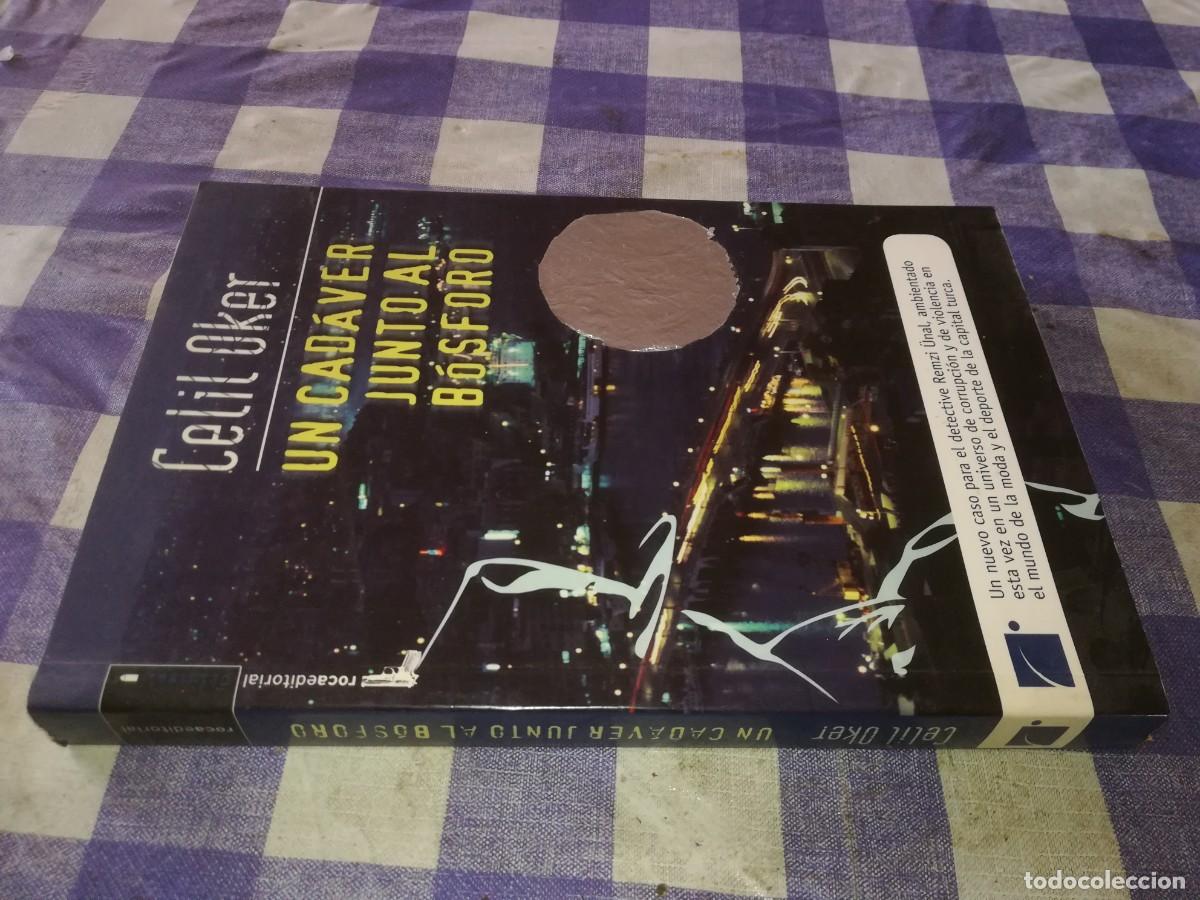 Libros de segunda mano: UN CADAVER JUNTO AL BOSFORO / CELIL OKER / EVA 059 / ROCA - Foto 1