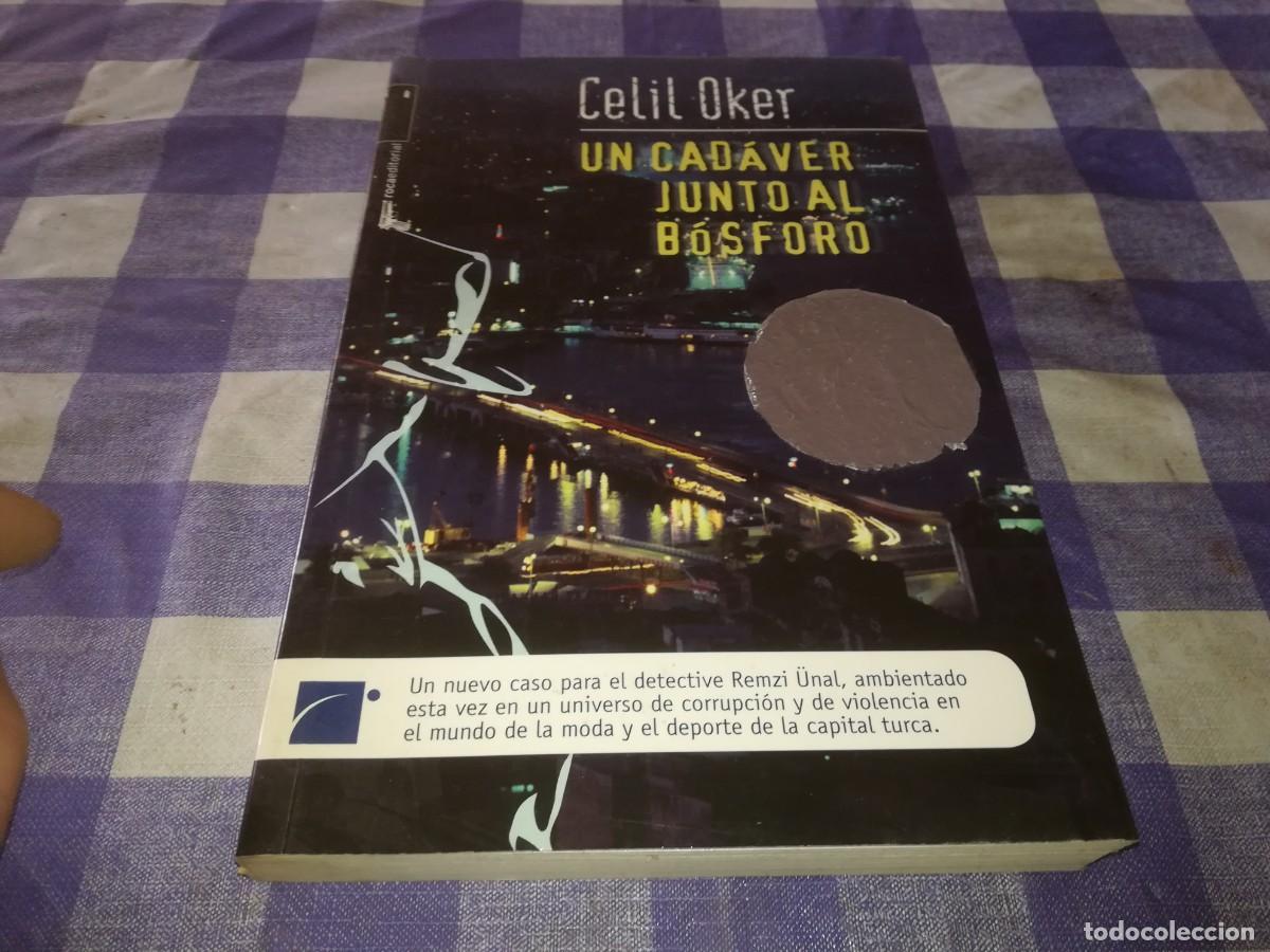 Libros de segunda mano: UN CADAVER JUNTO AL BOSFORO / CELIL OKER / EVA 059 / ROCA - Foto 2