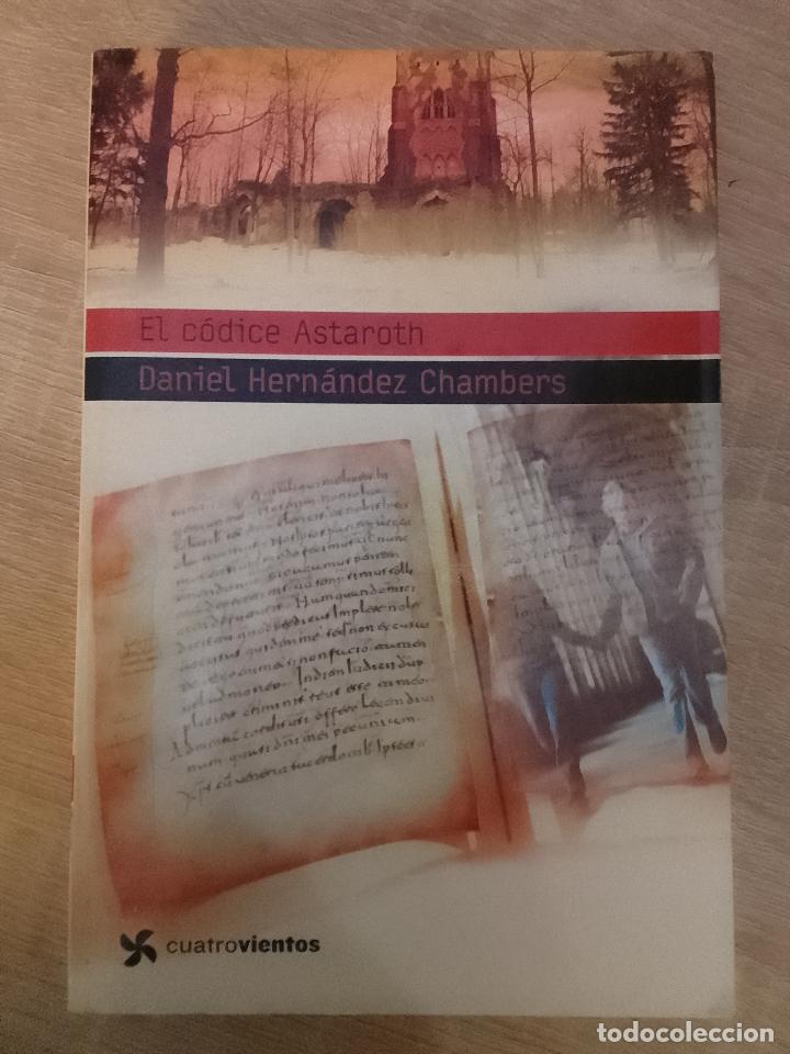 Libros de segunda mano: Daniel Hern&aacute;ndez Chambers: El c&oacute;dice Astaroth (Cuatrovientos. 2011) - Foto 1
