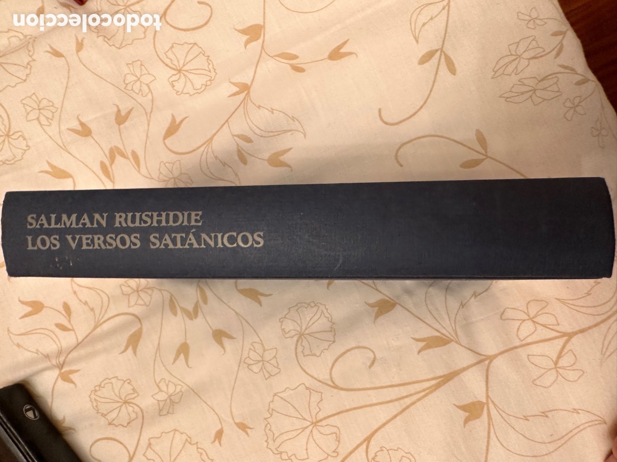 Libros de segunda mano: Versos sat&aacute;nicos Salman Rusdie - Foto 1
