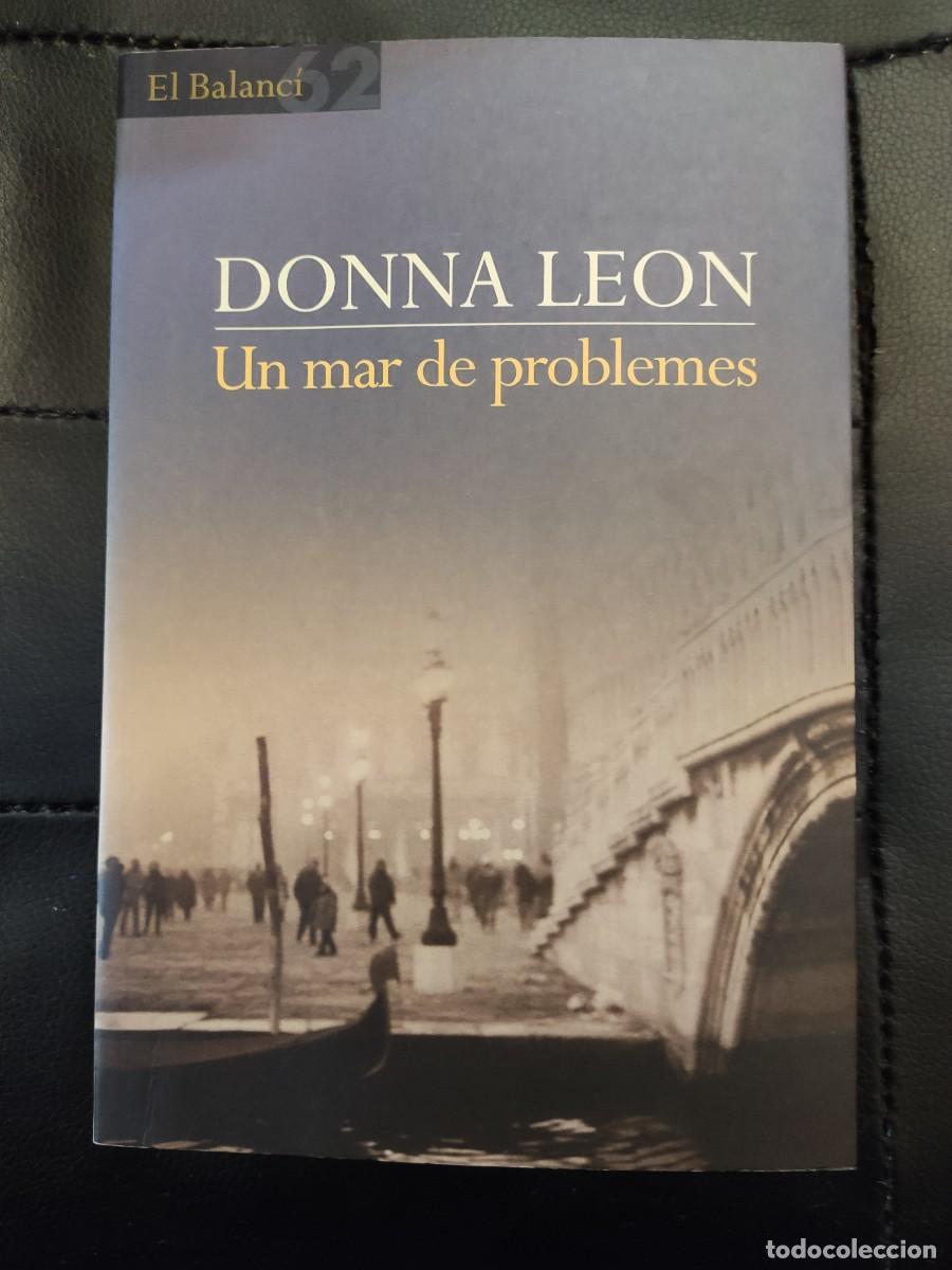 Libros de segunda mano: Libro &rdquo;Un mar de problemes&rdquo; Donna Leon Llibre - Foto 1