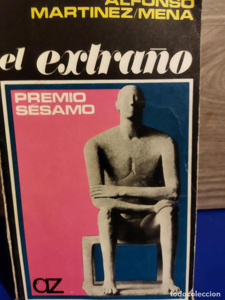 Libros de segunda mano: El extra&ntilde;o - Foto 1