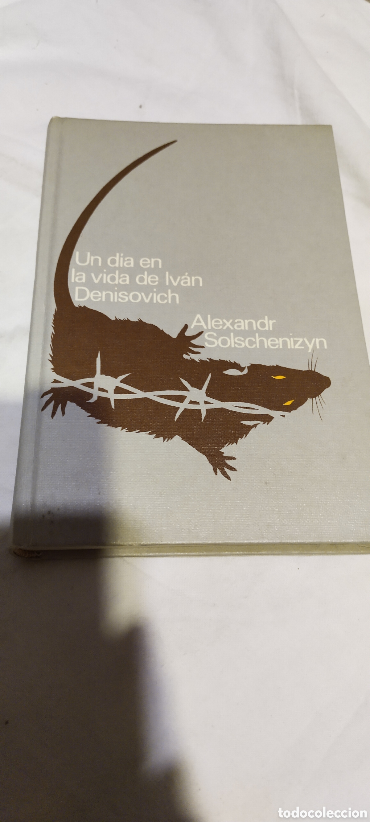 Libros de segunda mano: Un d&iacute;a en la vida de Iv&aacute;n denisovich. - Foto 1
