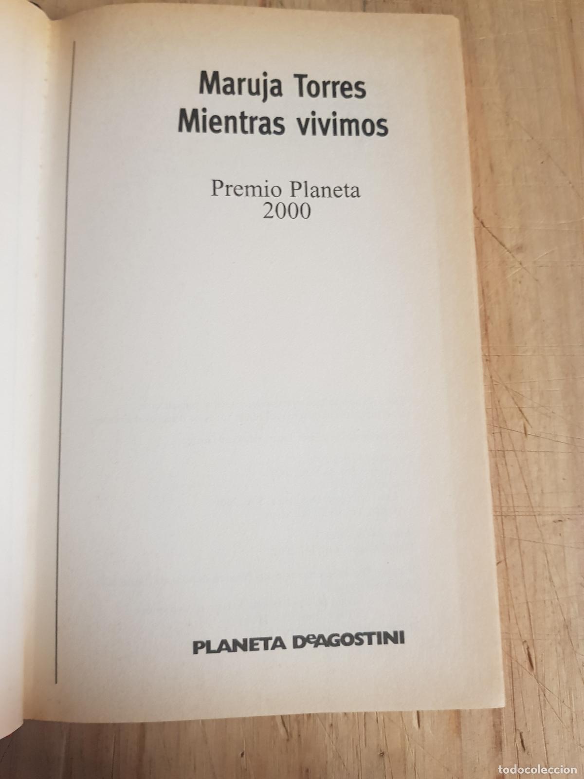 Libros de segunda mano: Mientras vivimos - Maruja Torres - Foto 2