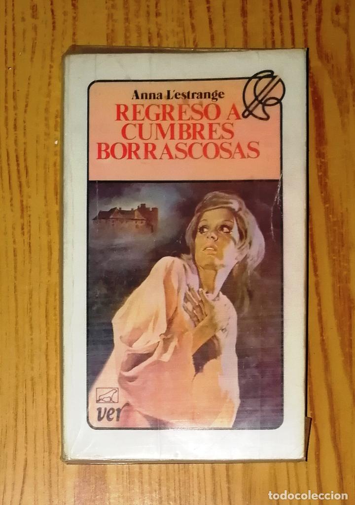 Libros de segunda mano: REGRESO A CUMBRES BORRASCOSAS (Ver. Colecci&oacute;n de Bolsillo) / Anna L'Estrange. - Javier Vergara Edito