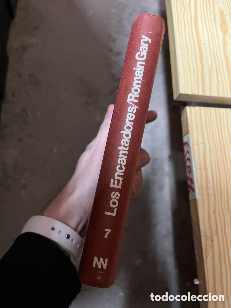 Libros de segunda mano: Esco26 Los Encantadores/Romain Gary - Foto 1