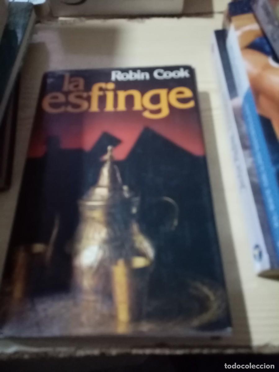 Libros de segunda mano: LA ESFINGE. ROBIN COOK. EST22B6 - Foto 1