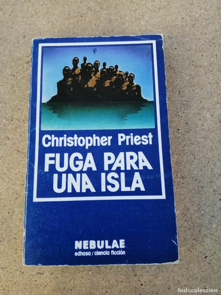 Libros de segunda mano: FUGA PARA UNA ISLA (CHRISTOPHER PRIEST) - Foto 1