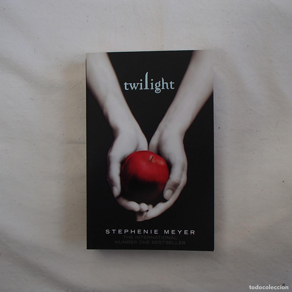 Libros de segunda mano: TWILIGHT - STEPHENIE MEYER (ATOM) NOVELA. IDIOMAS - Foto 1