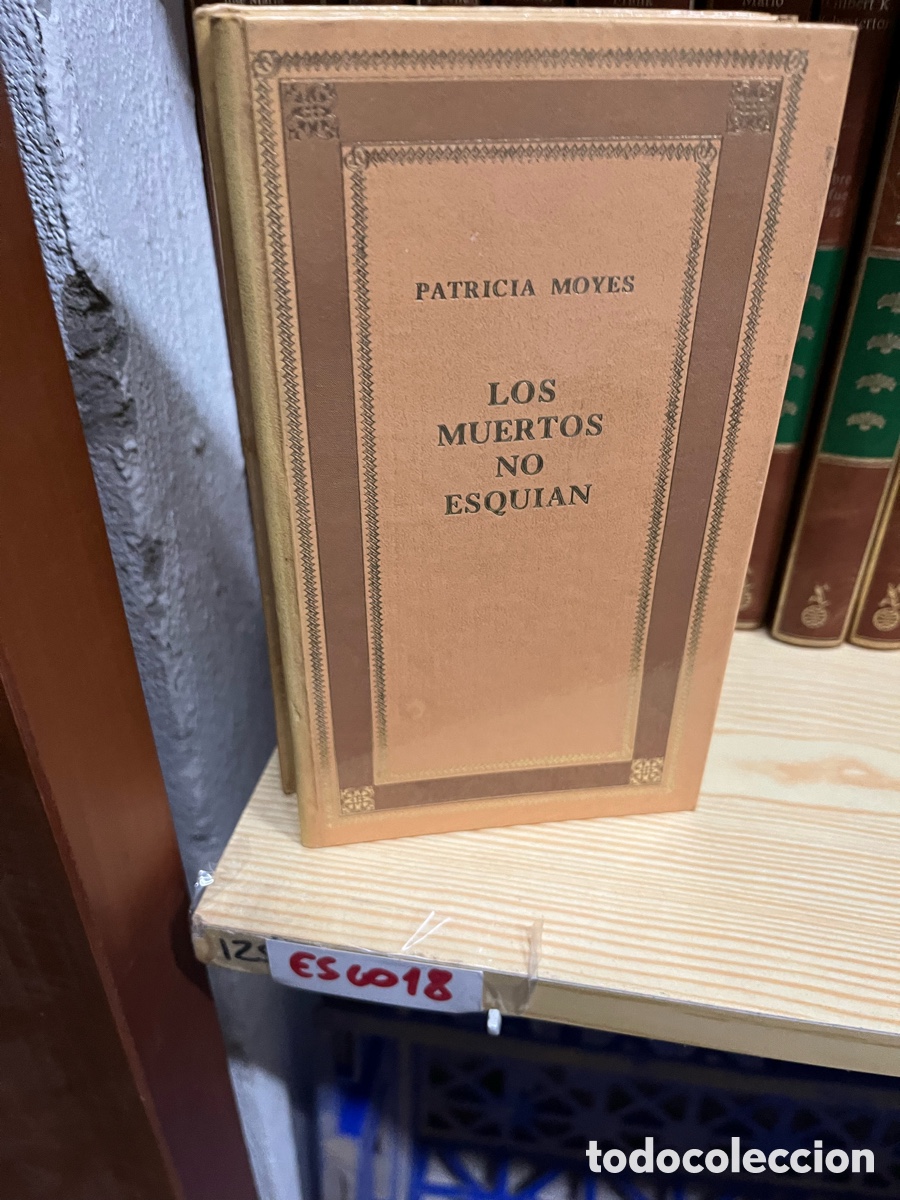 Libros de segunda mano: Esco18 PATRICIA MOYES LOS MUERTOS NO ESQUIAN