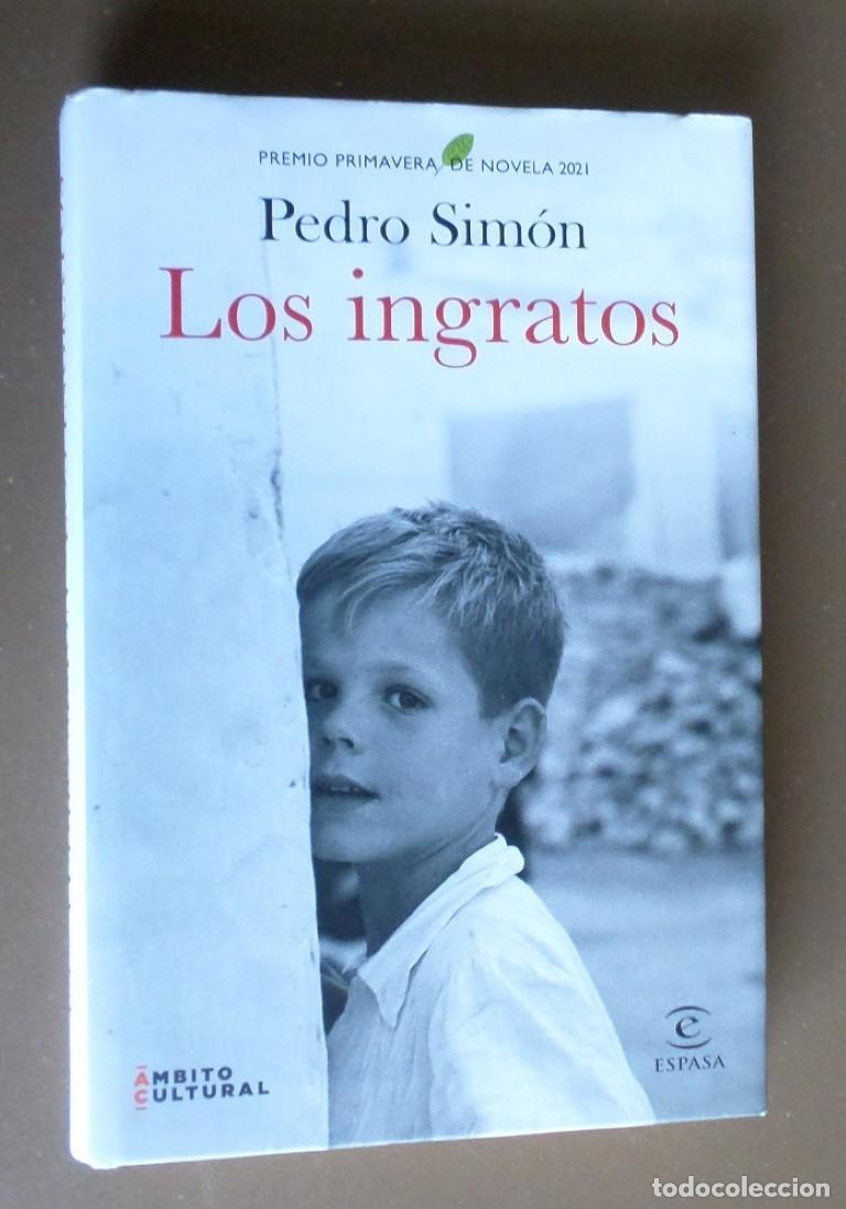Libros de segunda mano: LOS INGRATOS - Pedro Sim&oacute;n - Ed. Espasa 2021 - Foto 1