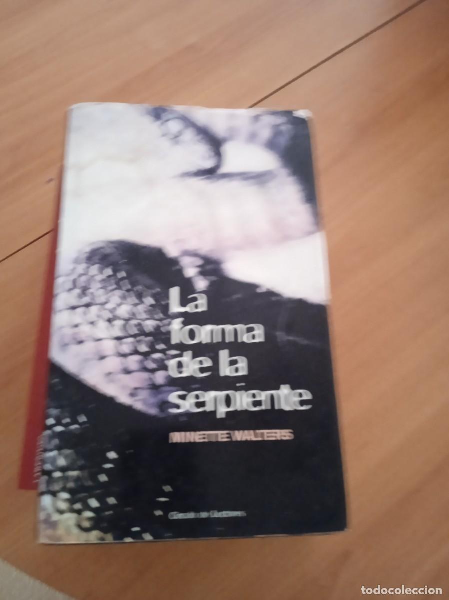 Libros de segunda mano: GG-PSC LIBRO LA FORMA DE LA SERPIENTE MINETTE WALTERS CIRCULO DE LECTORES - Foto 1
