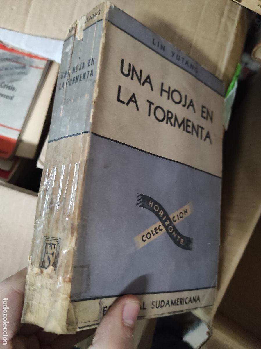 Libros de segunda mano: UNA HOJA EN LA TORMENTA - LIN YUTANG - Foto 1