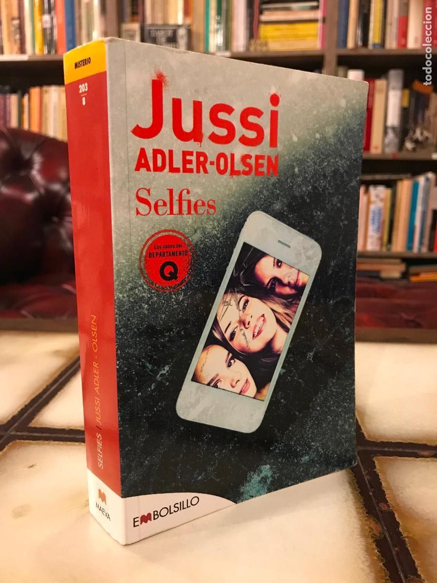 Libros de segunda mano: Selfies. Jussi Adler-Olsen. - Foto 1