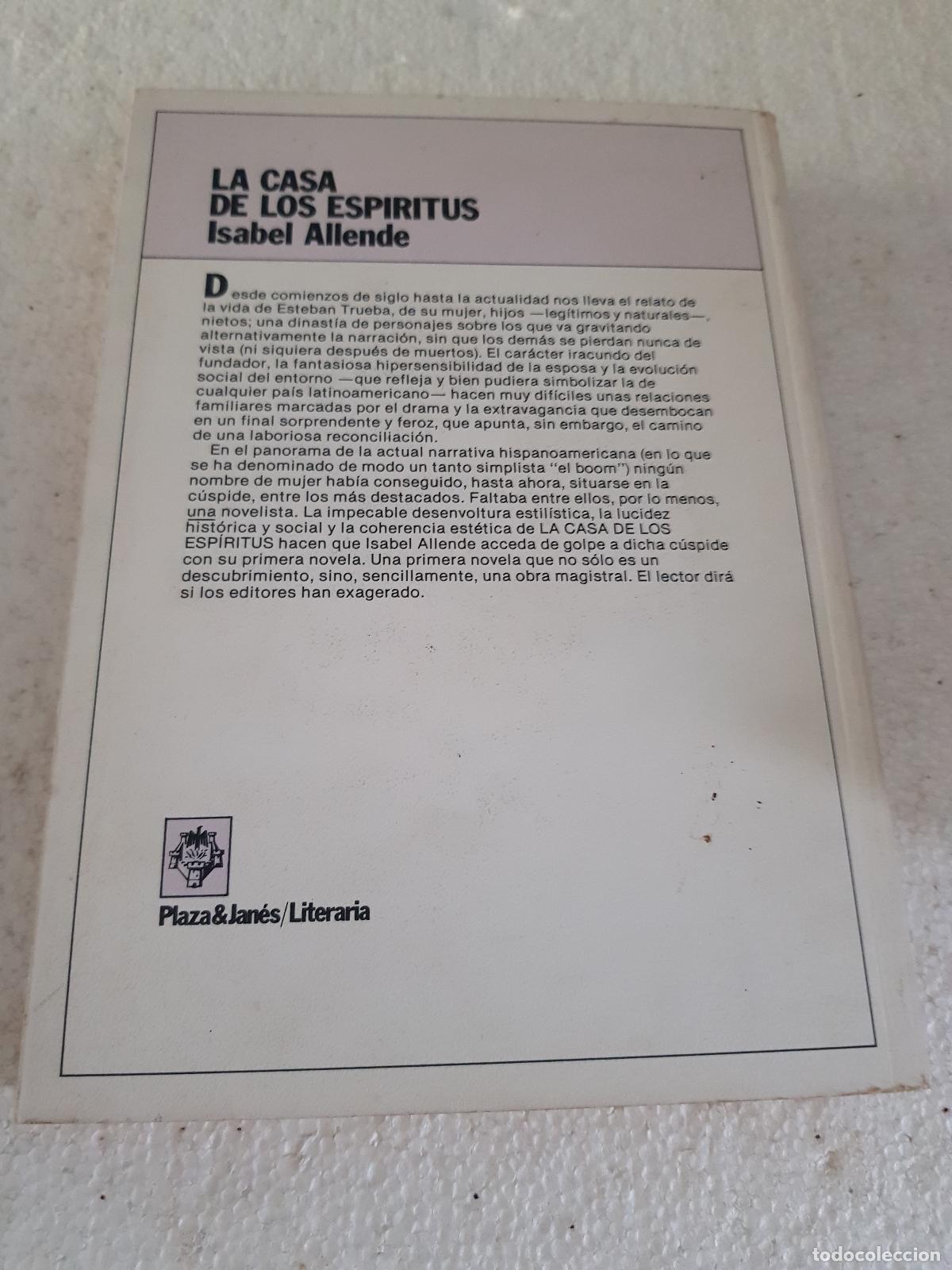 Libros de segunda mano: La casa de los espiritus - Isabel Allende - Foto 2