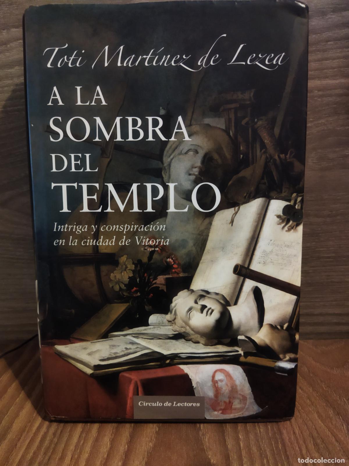 Libros de segunda mano: A la sombra del templo - Foto 1