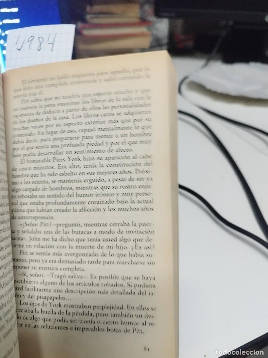 Libros de segunda mano: Silencio en Hanover Close.- Perry, Anne - Foto 2