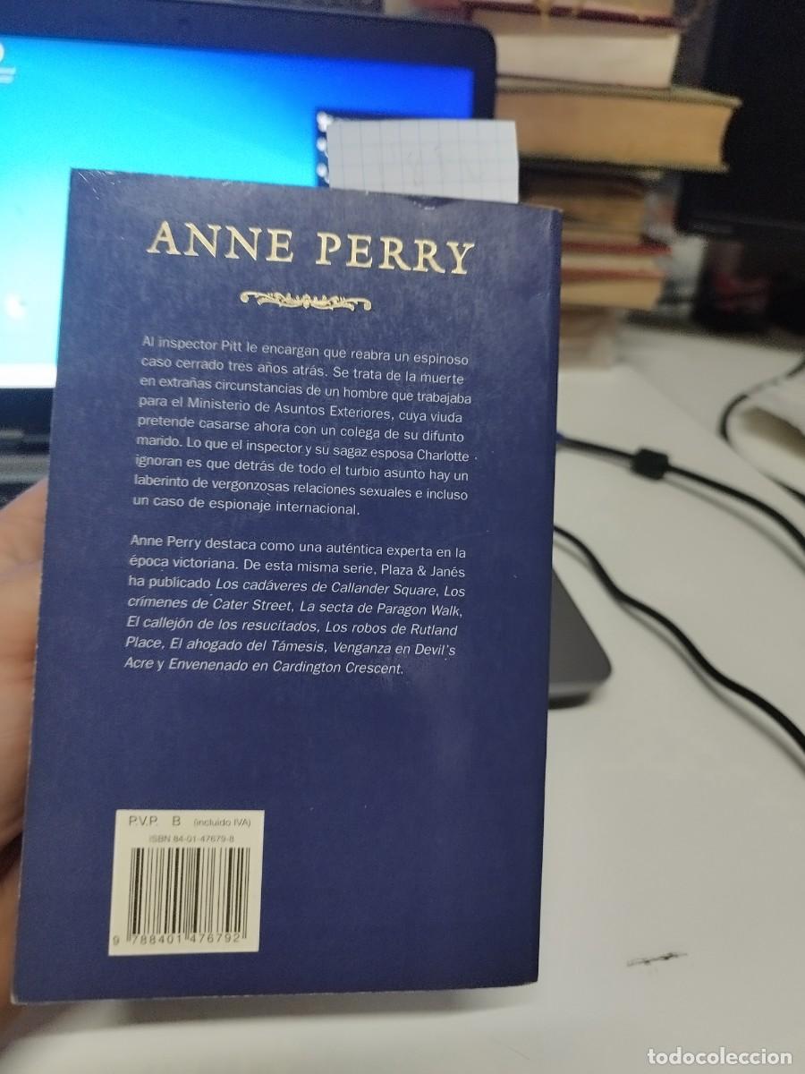 Libros de segunda mano: Silencio en Hanover Close.- Perry, Anne - Foto 3