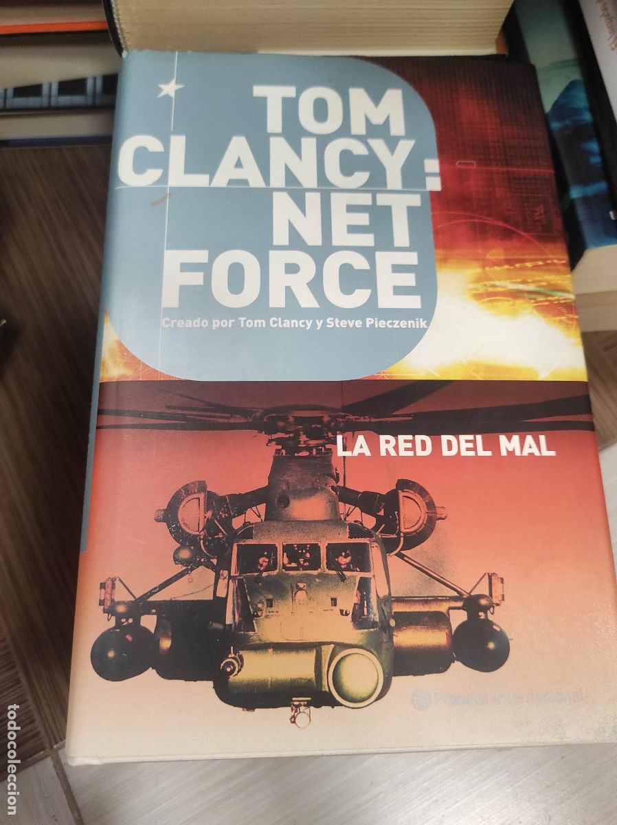 Libros de segunda mano: Tom Clancy - Net force: la red del mal - Foto 1