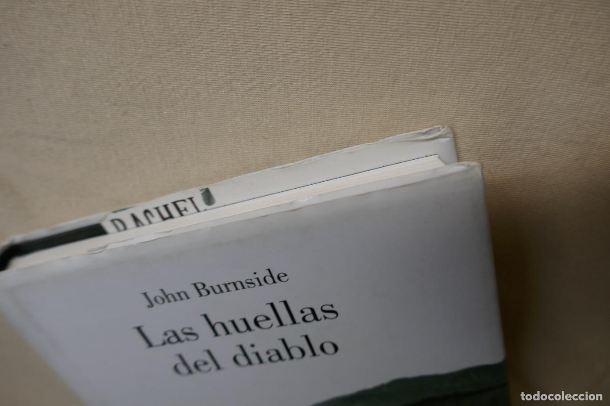 Libros de segunda mano: Las huellas del diablo - John Burnside - Foto 3