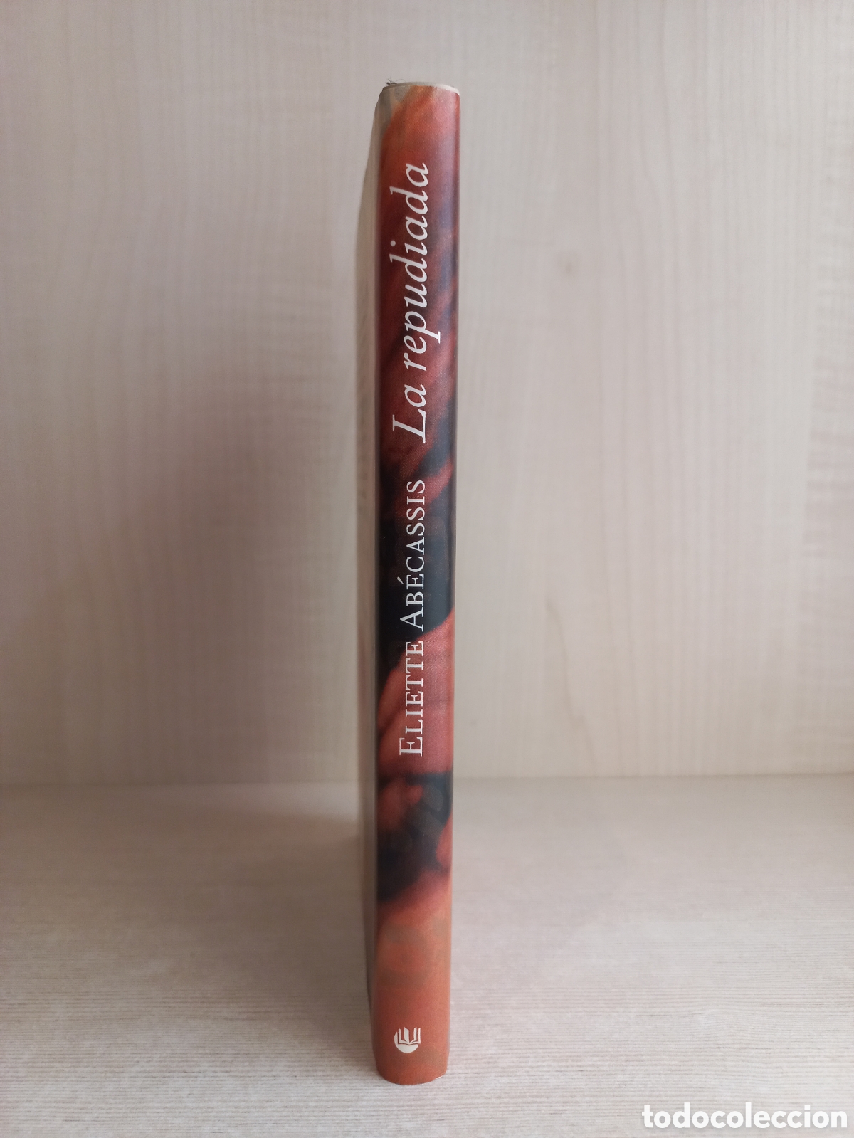 Libros de segunda mano: La repudiada. Eliette Ab&eacute;cassis. C&iacute;rculo de lectores, 2002. - Foto 2