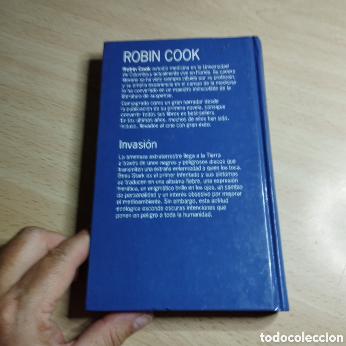 Libros de segunda mano: Invasi&oacute;n. Robin Cook. 2001. RBA - Foto 2