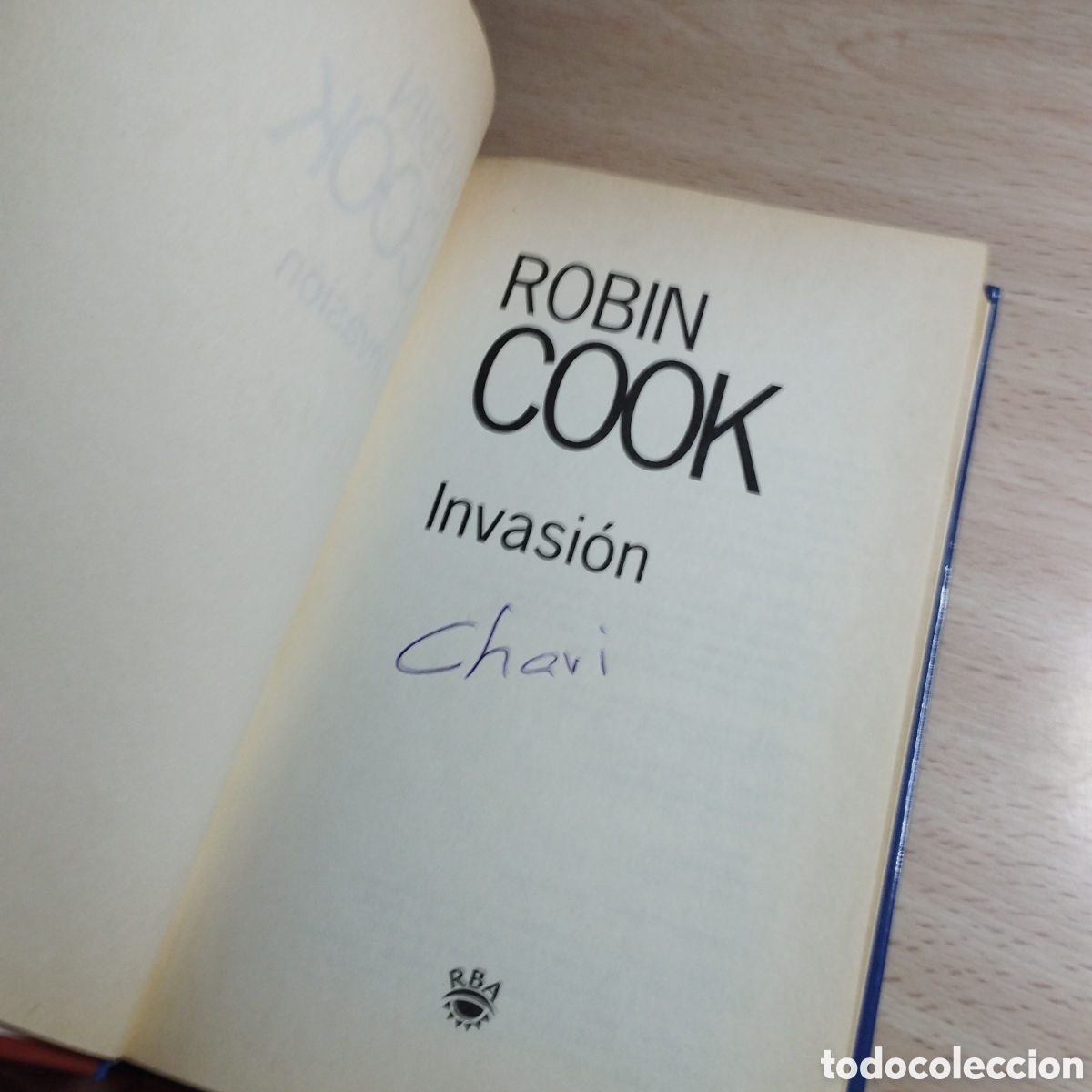 Libros de segunda mano: Invasi&oacute;n. Robin Cook. 2001. RBA - Foto 4
