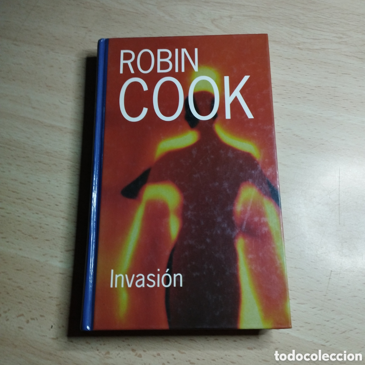 Libros de segunda mano: Invasi&oacute;n. Robin Cook. 2001. RBA - Foto 1
