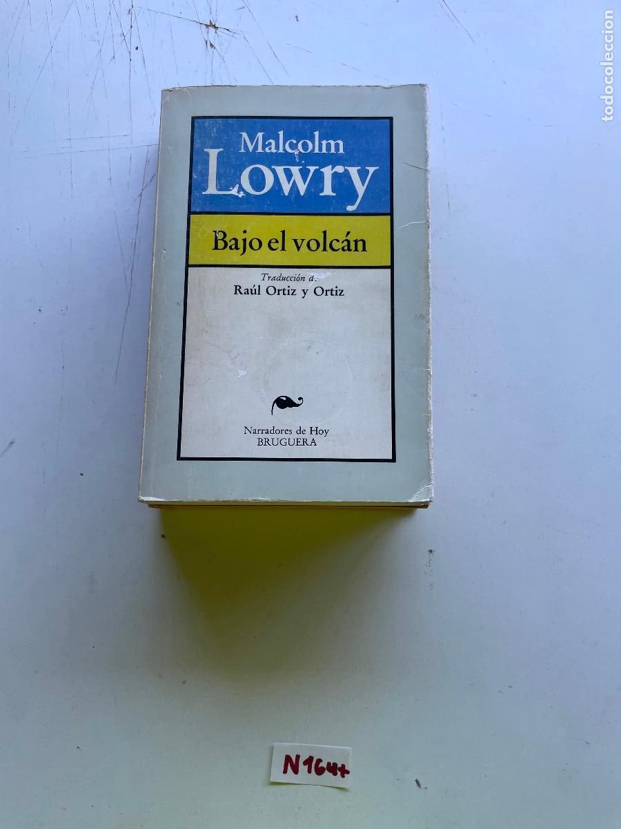 Libros de segunda mano: Libro: Bajo el volc&aacute;n - Foto 1