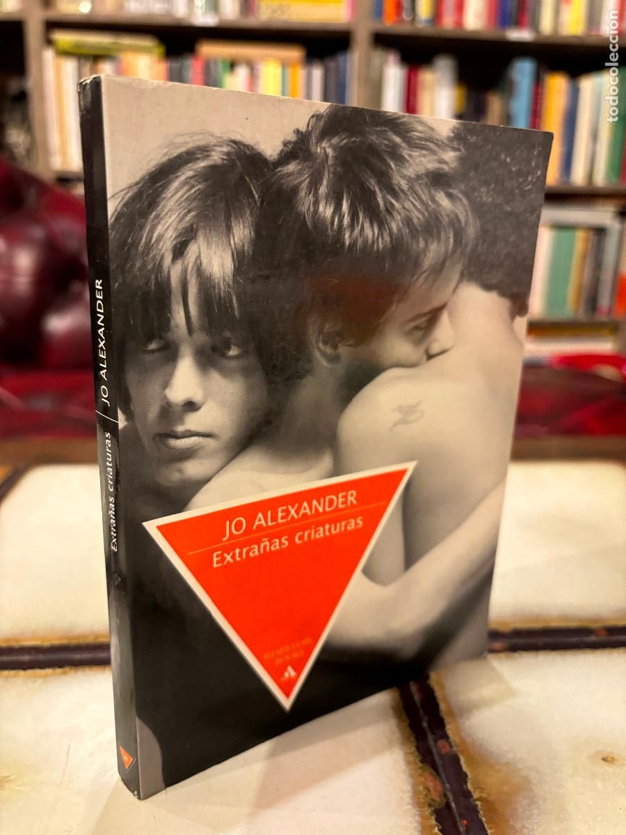 Libros de segunda mano: Extra&ntilde;as criaturas. Jo Alexander. - Foto 1