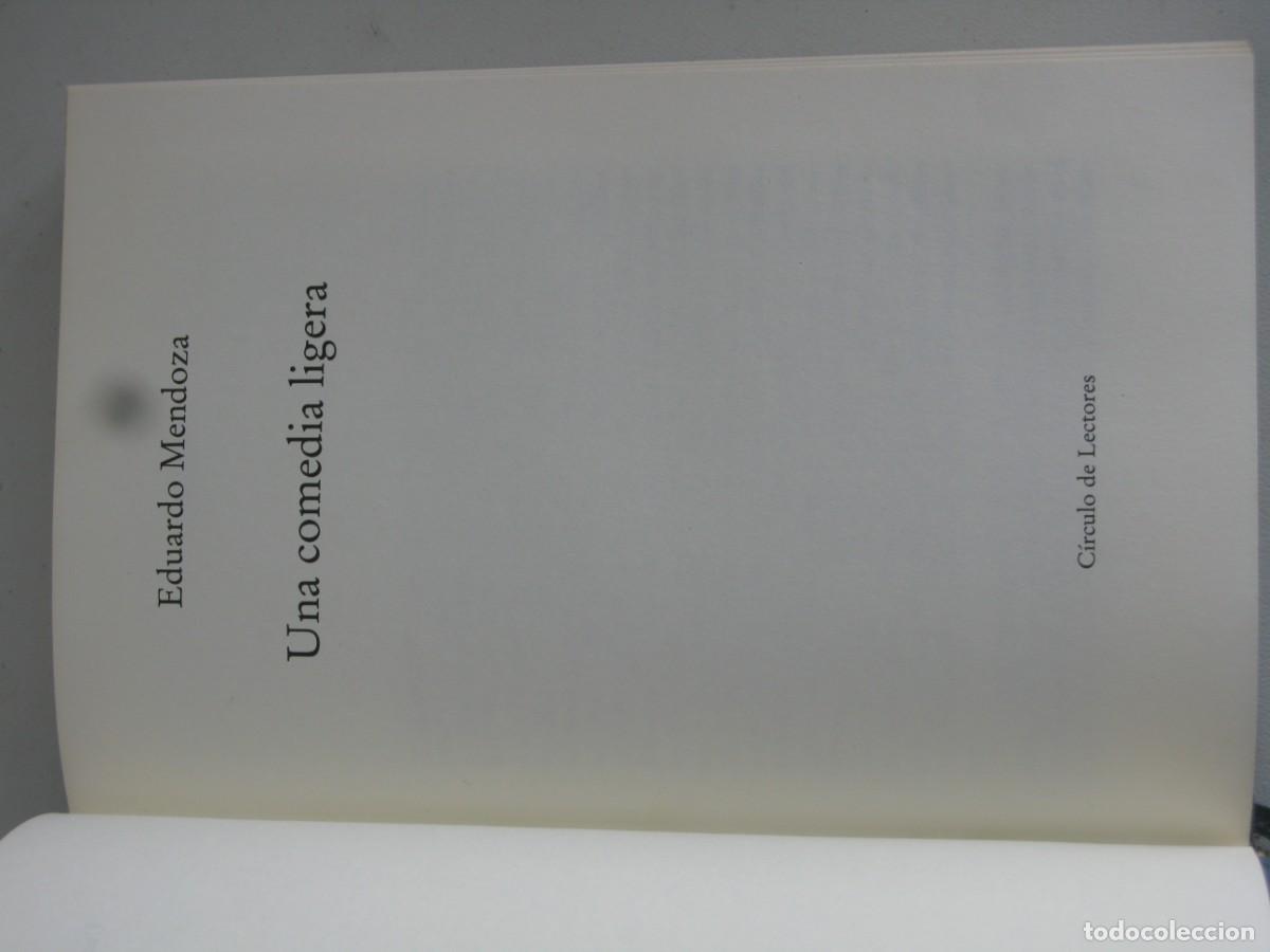 Libros de segunda mano: Una comedia ligera. Eduardo Mendoza - Foto 2