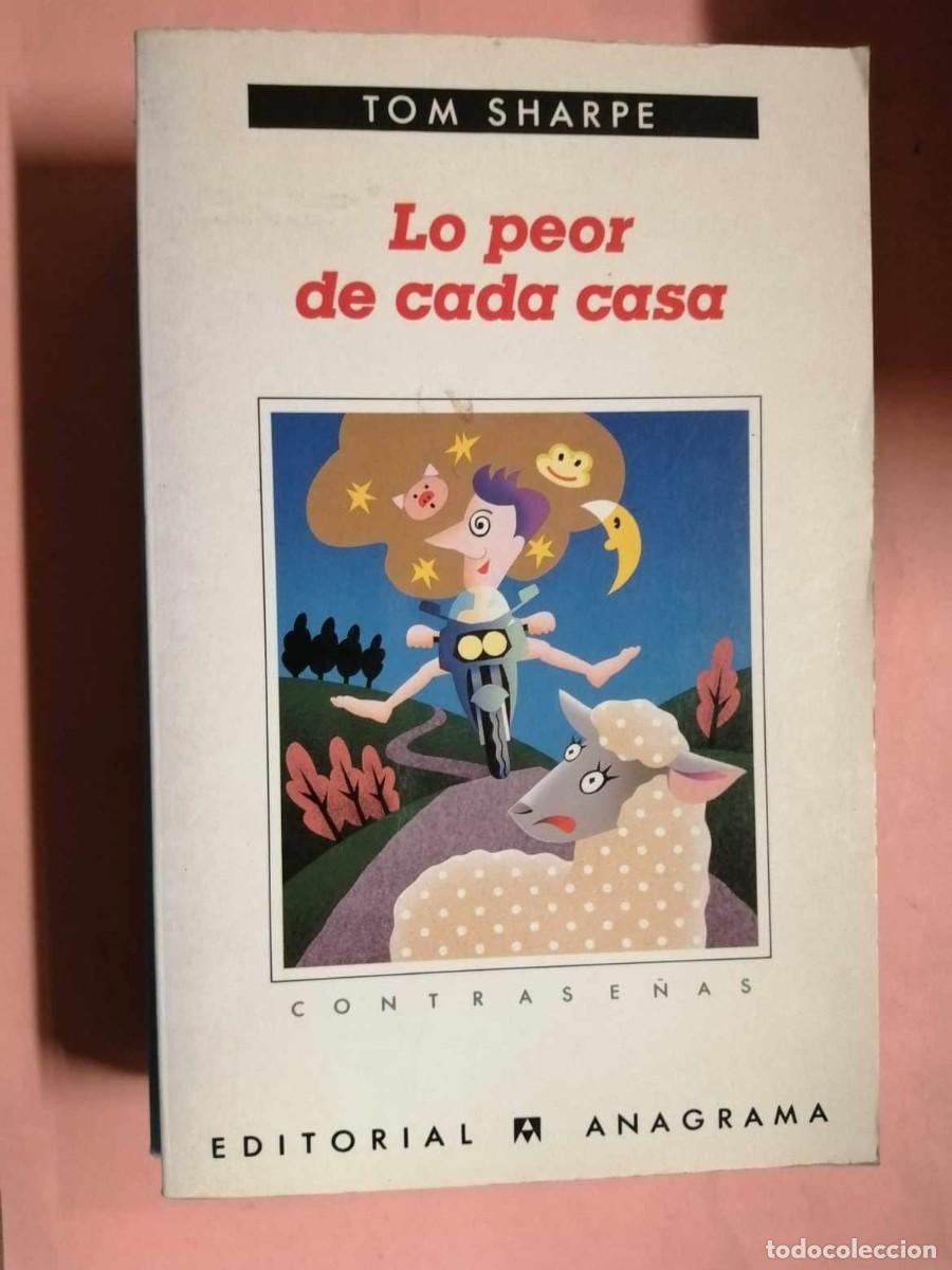 Libros de segunda mano: LO PEOR DE CADA CASA (TOM SHARPE) - Foto 1