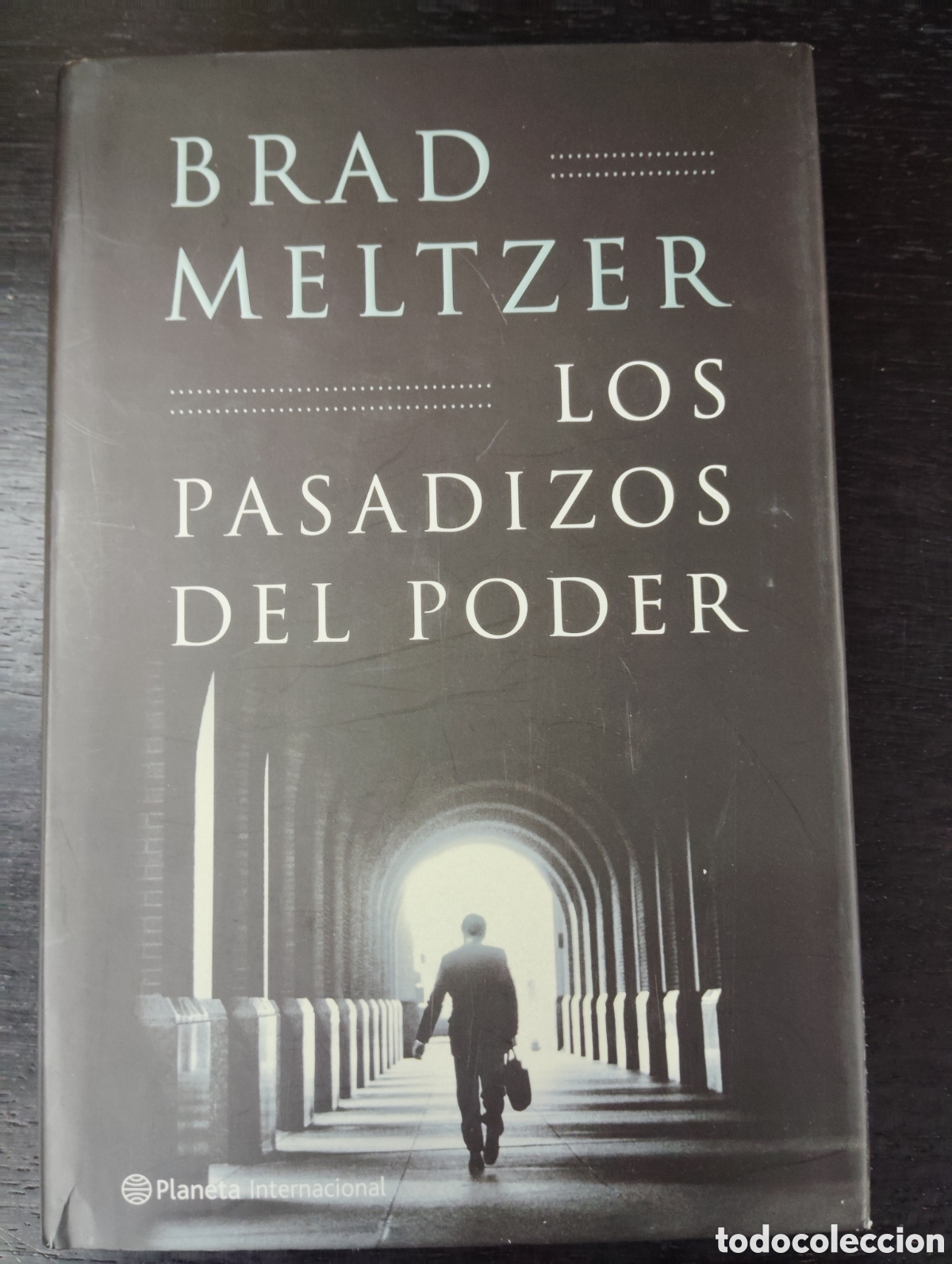 Libros de segunda mano: LOS PASADIZOS DEL PODER - BRAD MELTZER - PLANETA INTERNACIONAL - Foto 1