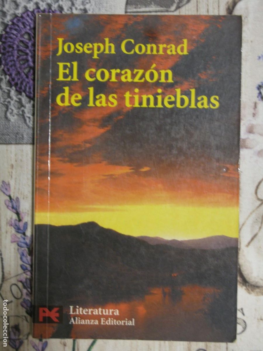 Libros de segunda mano: EL CORAZON DE LAS TINIEBLAS - JOSEPH CONRAD - Foto 1
