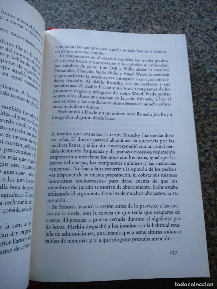 Libros de segunda mano: EL JURADO -- JOHN GRISHAM -- - Foto 2