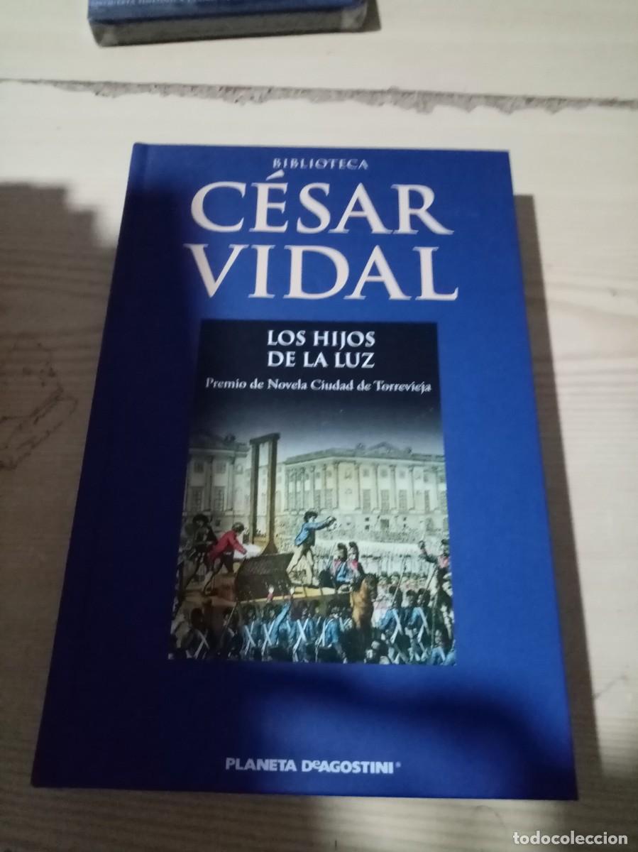 Libros de segunda mano: LOS HIJOS DE LA LUZ. C&Eacute;SAR VIDAL. EST5B2 - Foto 1