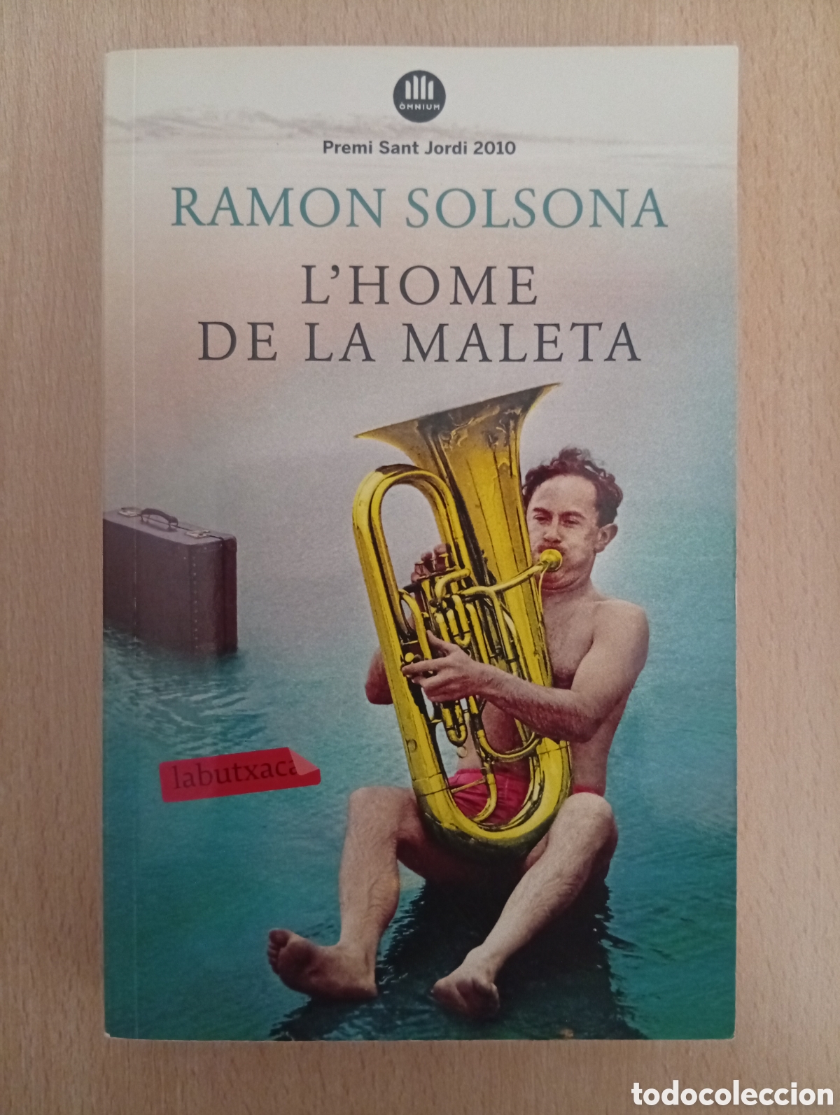 Libros de segunda mano: LHOME DE LA MALETA. Ramon Solsona - Foto 1