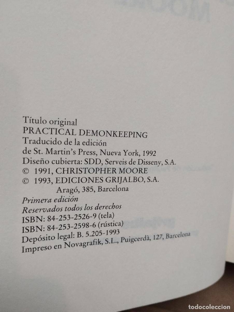 Libros de segunda mano: CHRISTOPHER MOORE. LA COMEDIA DEL DIABLO. GRIJALBO - Foto 3