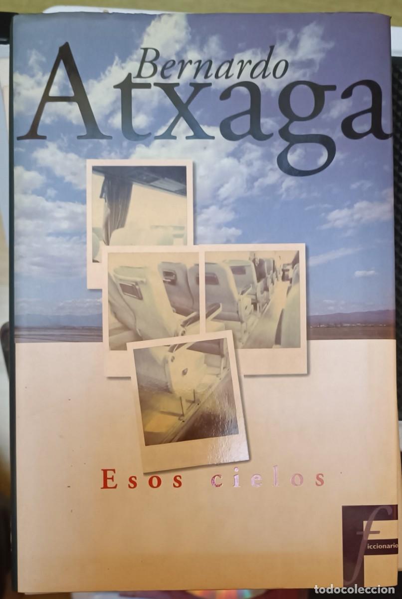 Libros de segunda mano: Bernardo Atxaga - Esos cielos - Foto 1