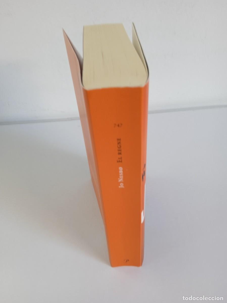 Libros de segunda mano: EL REGNE Jo Nesbo En Catal&agrave; - Foto 3
