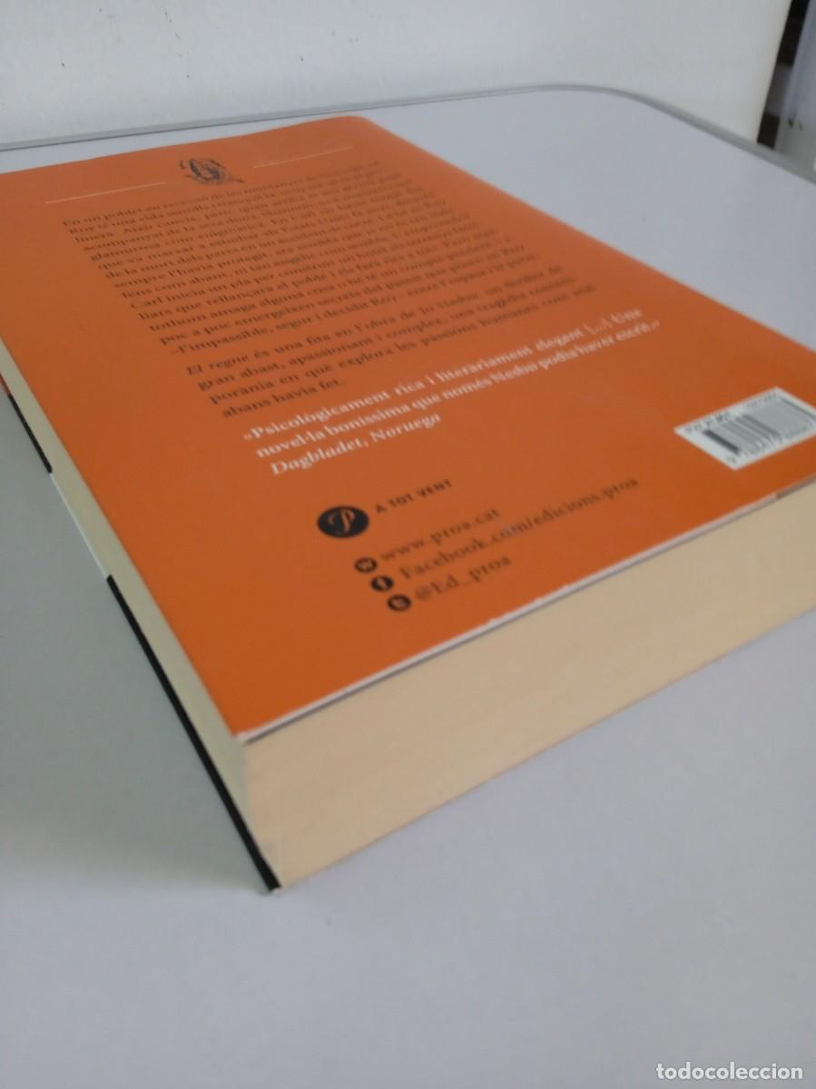 Libros de segunda mano: EL REGNE Jo Nesbo En Catal&agrave; - Foto 4