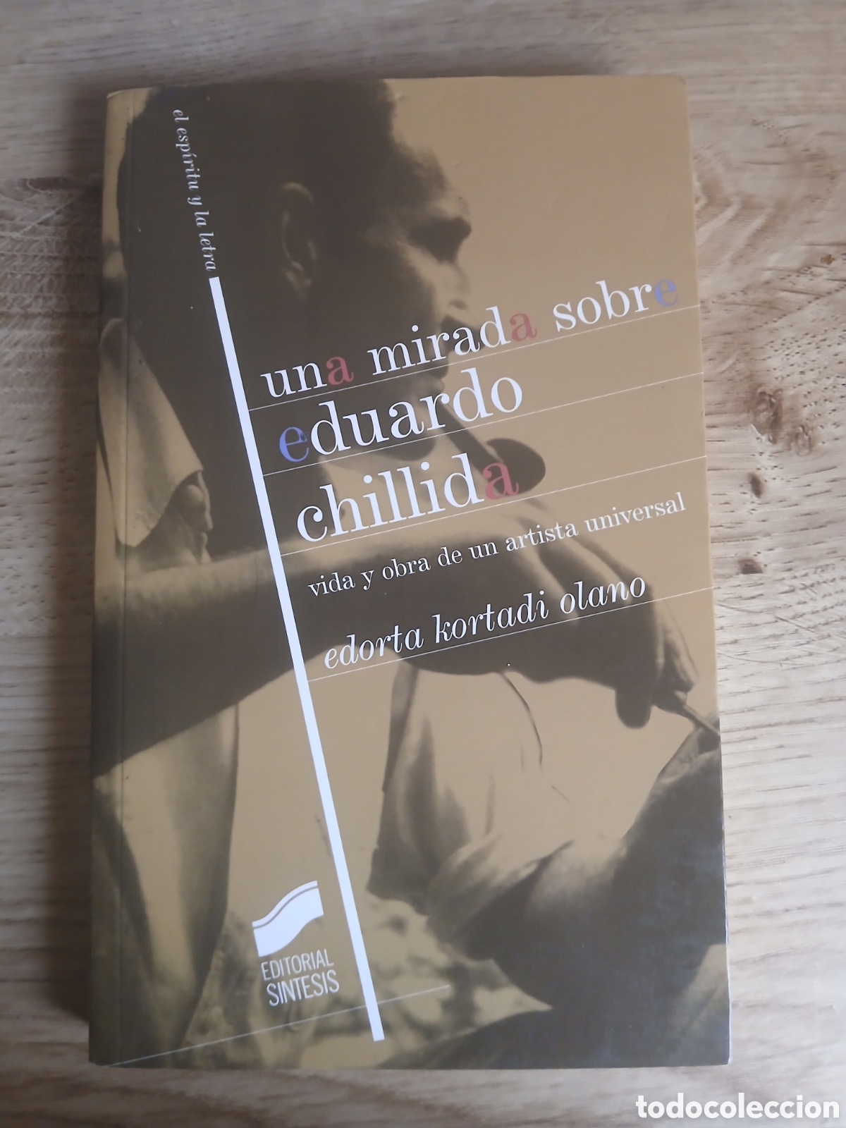 Libros de segunda mano: UNA MIRADA SOBRE EDUARDO CHILLIDA. - Foto 1