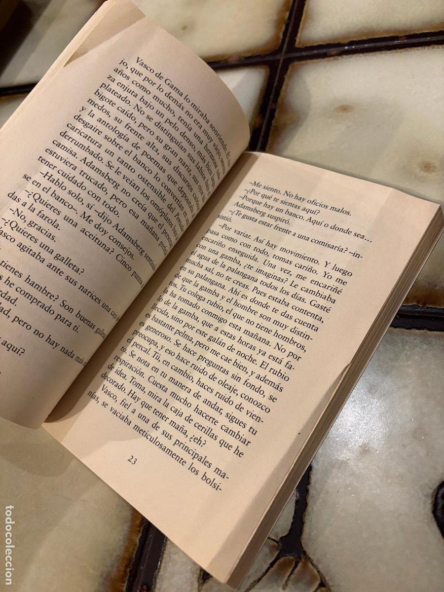 Libros de segunda mano: Fluye el Sena. Fred de Vargas - Foto 3