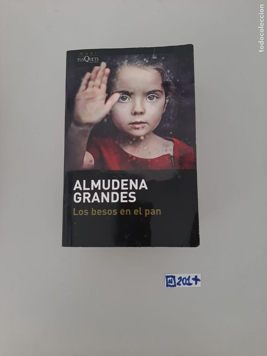 Libros de segunda mano: Libro: los besos en el pan - Foto 1