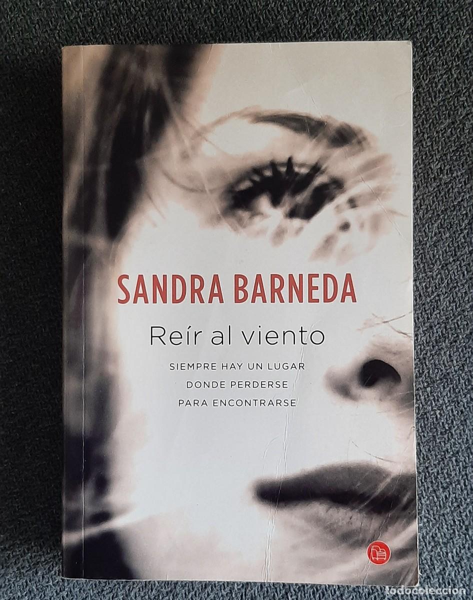 Libros de segunda mano: Re&iacute;r al viento. Sandra Barneda. - Foto 1