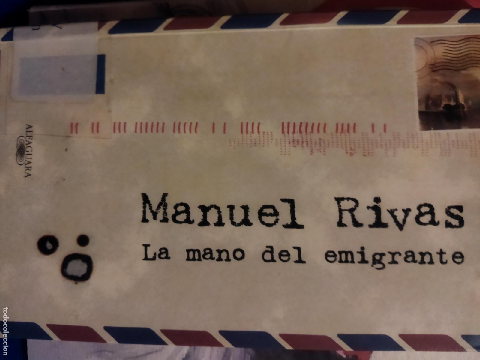 Libros de segunda mano: La mano del emigrante Manuel Rivas - Foto 1