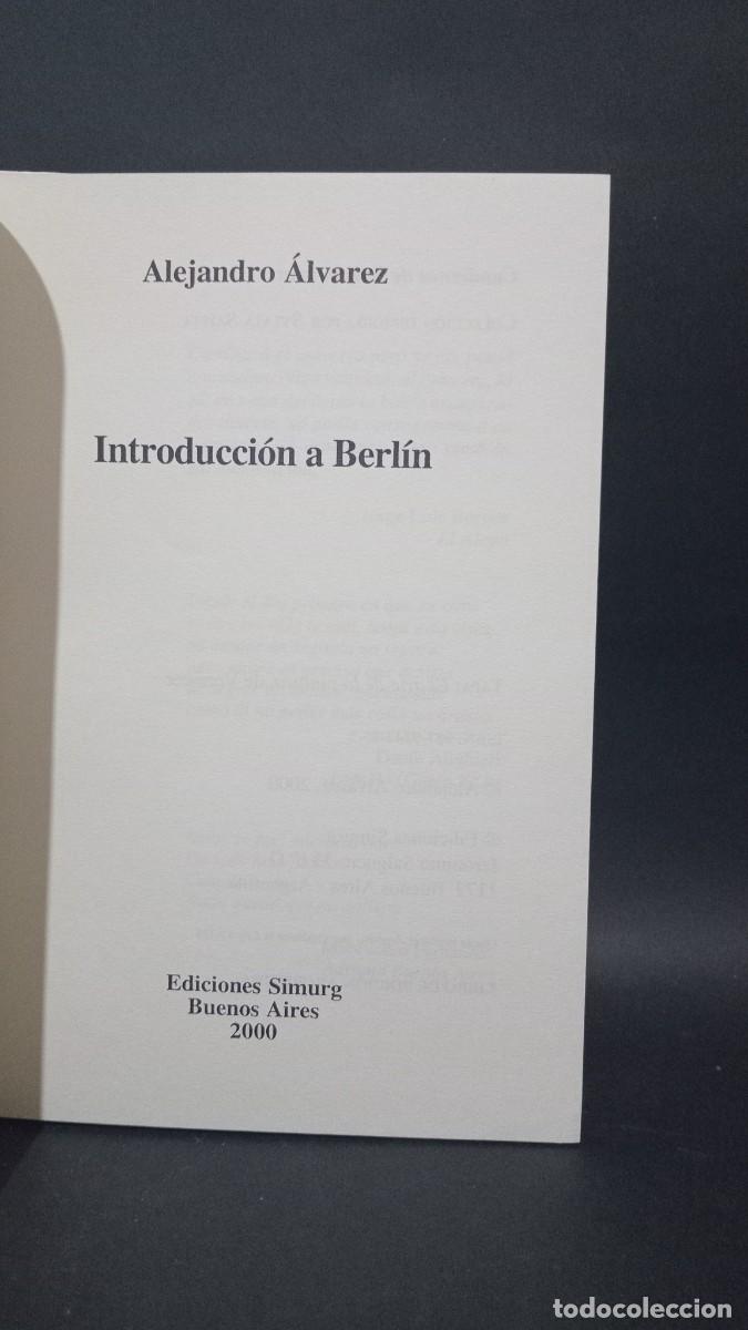 Libros de segunda mano: ALEJANDRO &Aacute;LVAREZ - INTRODUCCI&Oacute;N A BERL&Iacute;N - PRIMERA EDICI&Oacute;N - 2000 - Foto 2